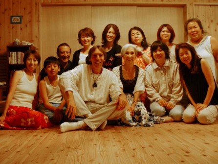 Fukuoka:
After the last Tour Event, Group Healing & Meditation. 
全ツアー中の最後のイベント、福岡での「グループヒーリングと瞑想」